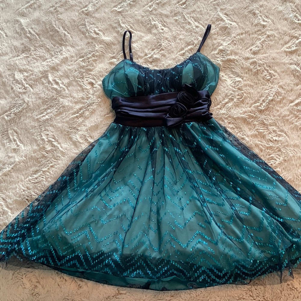 Gorgeous size 1 teal and navy semi formal dress, EUC. Worn once, dry cleaned